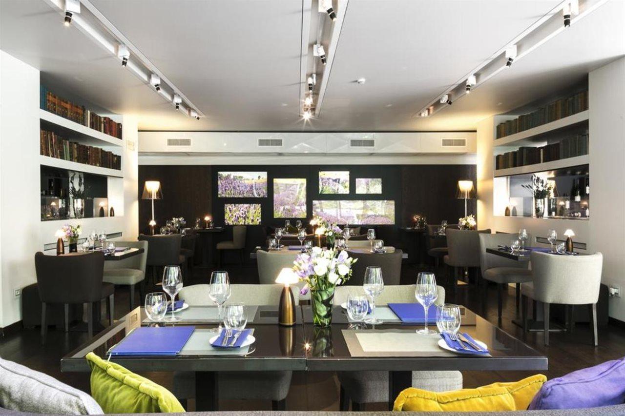 Magna Pars l'Hotel à Parfum Milano Esterno foto Restaurant L'Atelier de Joël Robuchon