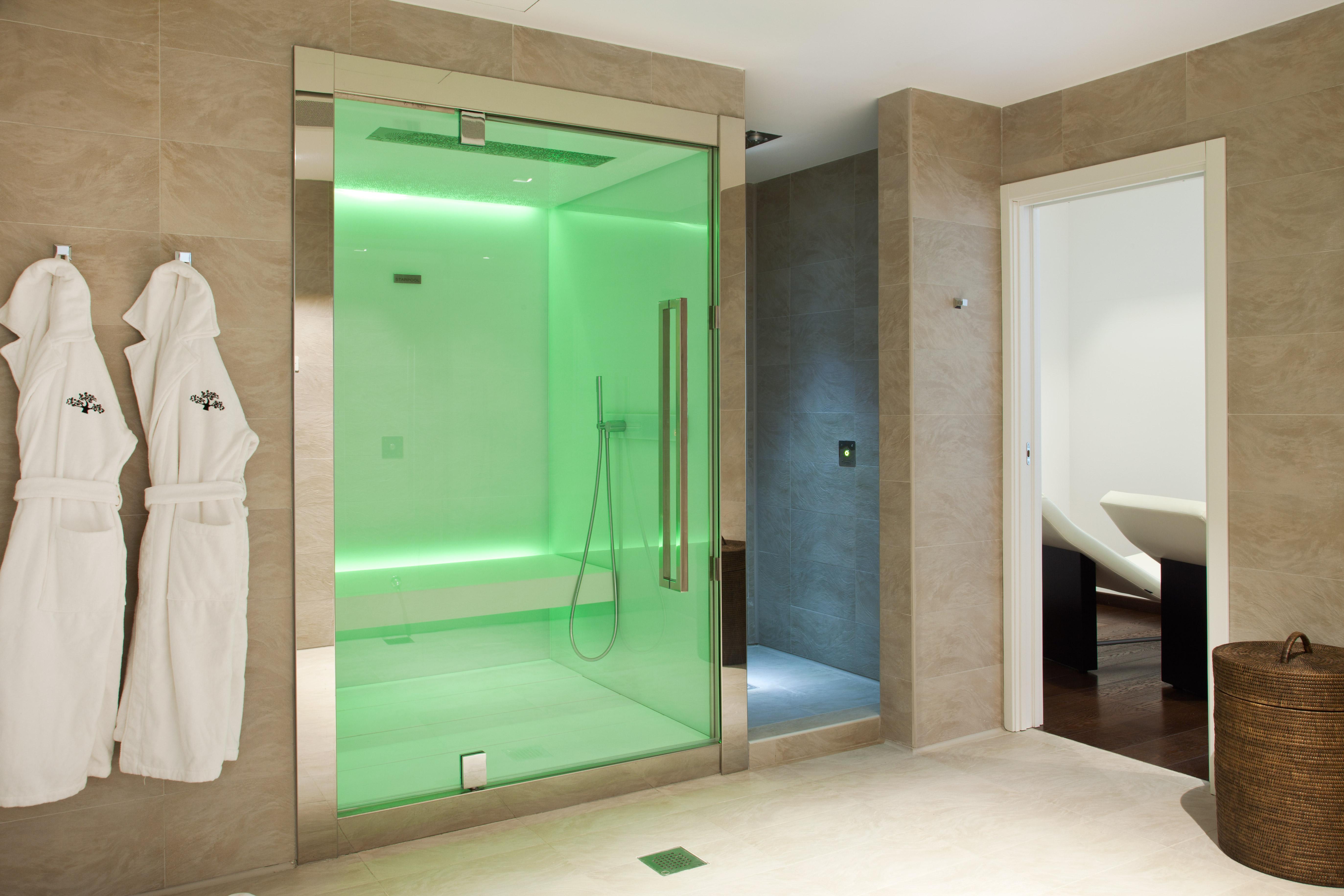 Magna Pars l'Hotel à Parfum Milano Esterno foto A shower with coloured LED lighting