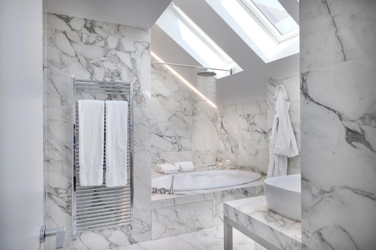 Magna Pars l'Hotel à Parfum Milano Esterno foto Bathroom with marble walls