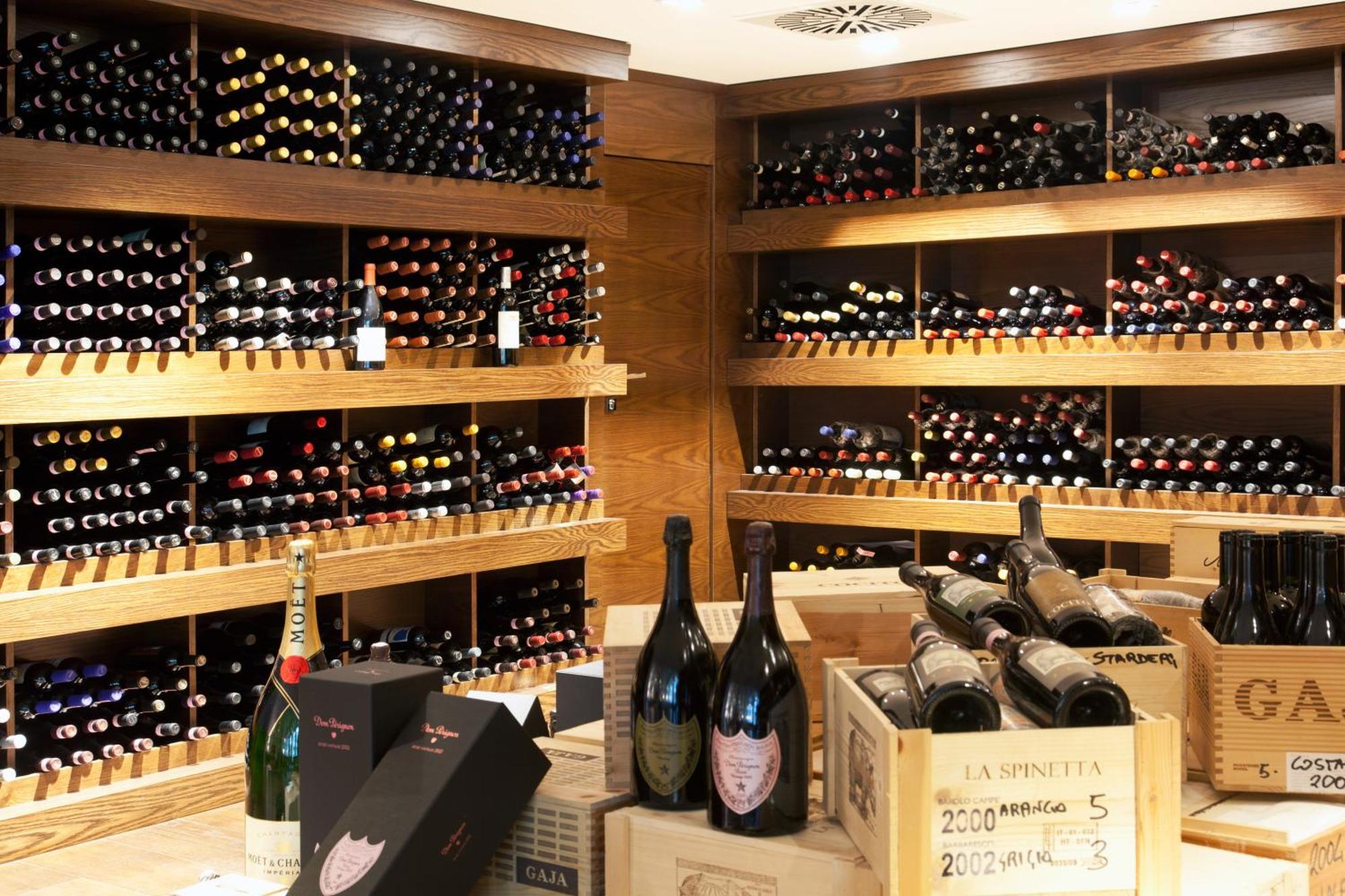 Magna Pars l'Hotel à Parfum Milano Esterno foto Wine cellar
